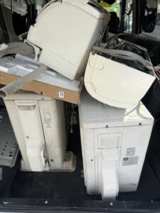 奈良県で買取したルームエアコン3台の室内機と室外機